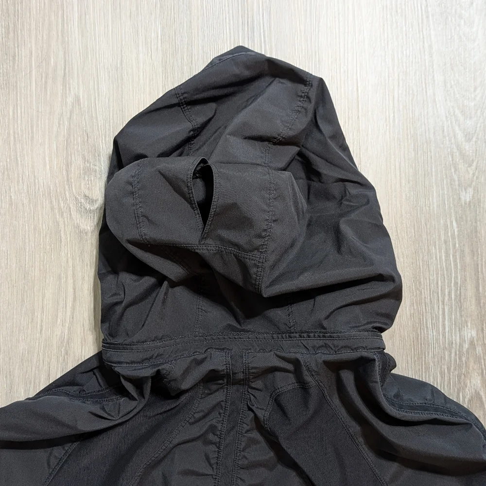 Lululemon Women's Black Unlined Jacket - 12 - Preloved - Picture 9 of 9